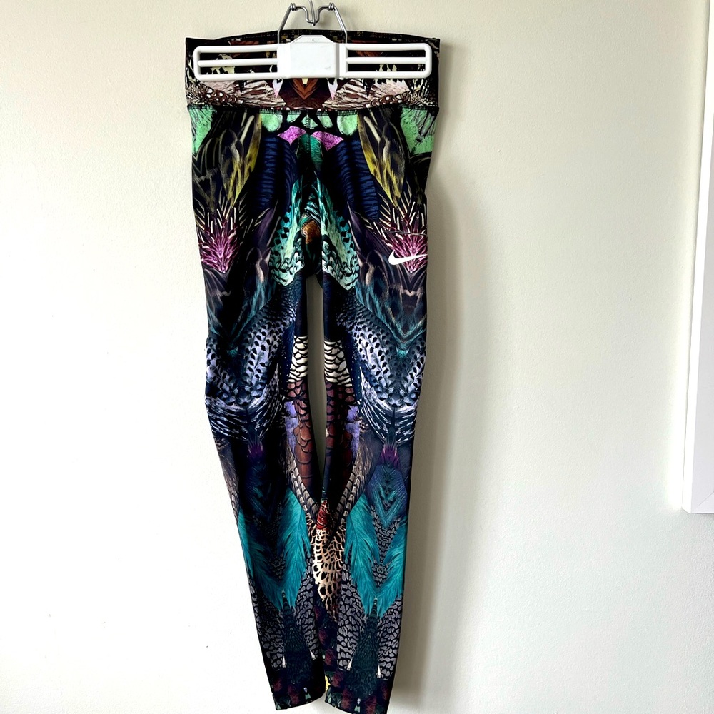 Nike Dri-Fit Feather Pattern Leggings